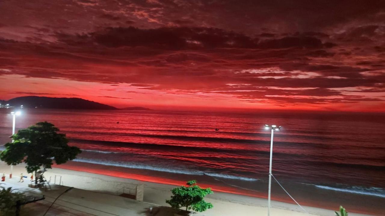 Apartamento Vista Mar 209 - 2 Quartos - Praia Do Morro - Predio Frente Mar - Varanda Com Vista Mar - Elevador - Atravessou A Avenida, Ja Esta Na Praia - Com Garagem - Internet 구아라파리 외부 사진